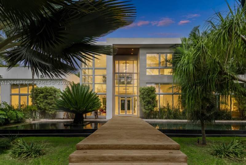 8 bedroom SingleFamilyResidence at 12900 SW 63rd Ave, Bay Ridge Ests, Pinecrest — photo 2