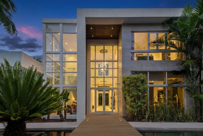 8 bedroom SingleFamilyResidence at 12900 SW 63rd Ave, Bay Ridge Ests, Pinecrest — photo 4