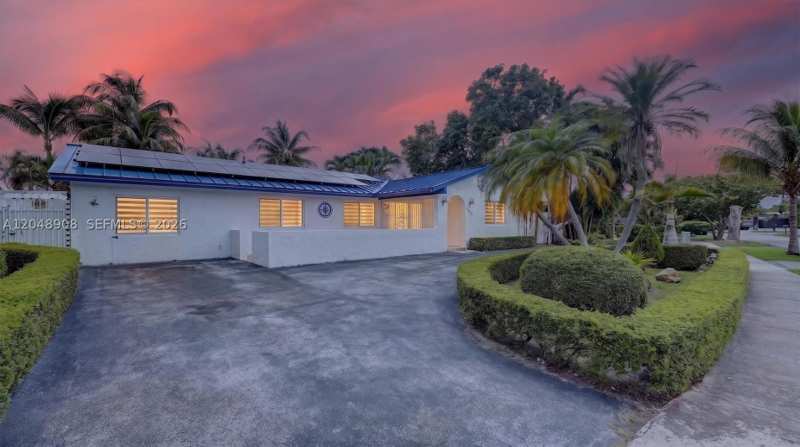 5 bedroom SingleFamilyResidence at 15022 SW 67th Ln, Lake Marks At Westwind, Miami — photo 1