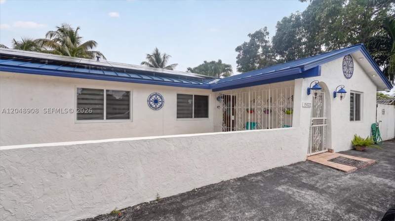 5 bedroom SingleFamilyResidence at 15022 SW 67th Ln, Lake Marks At Westwind, Miami — photo 4