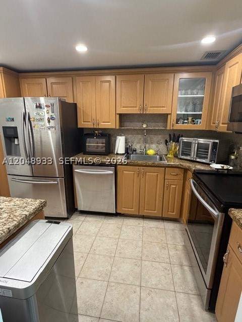 100 Bayview Dr 1208, Sunny Isles Beach FL - photo 7 of 16
