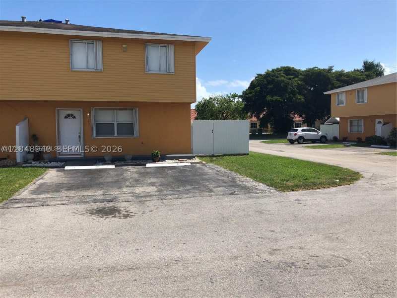 3 bedroom Condominium at 43 NE 12th Ave 43, Seagrape Village Condo, Homestead — photo 1