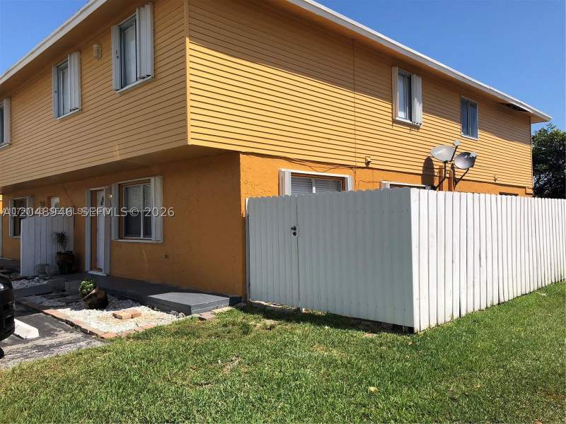 3 bedroom Condominium at 43 NE 12th Ave 43, Seagrape Village Condo, Homestead — photo 2