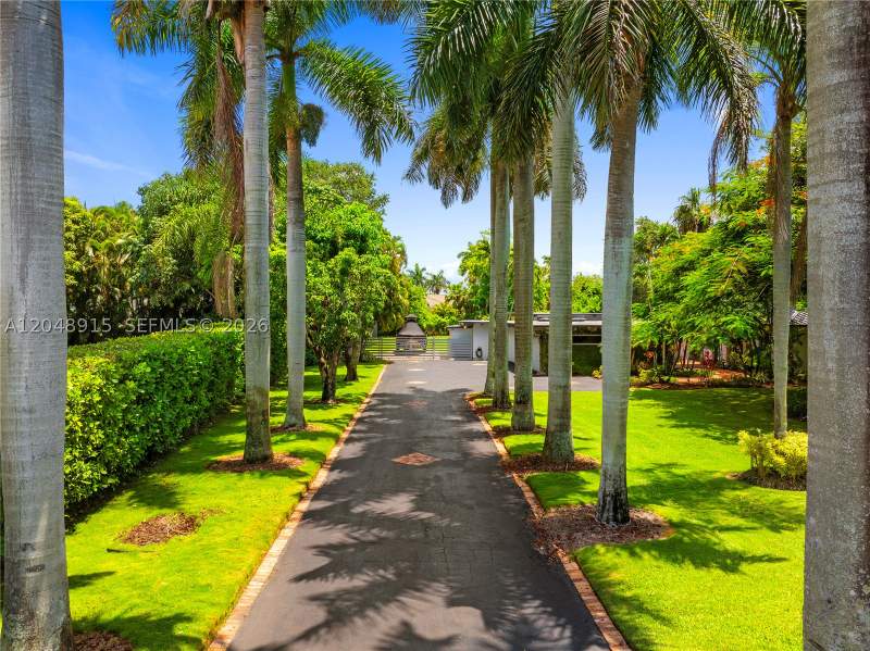 5 bedroom SingleFamilyResidence at 8735 SW 122nd St, Gatlin Acres, Miami — photo 2