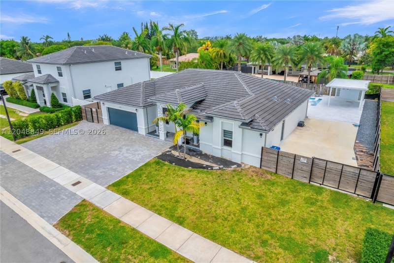 4 bedroom SingleFamilyResidence at 21100 SW 127th Pl, Siena North, Miami — photo 4