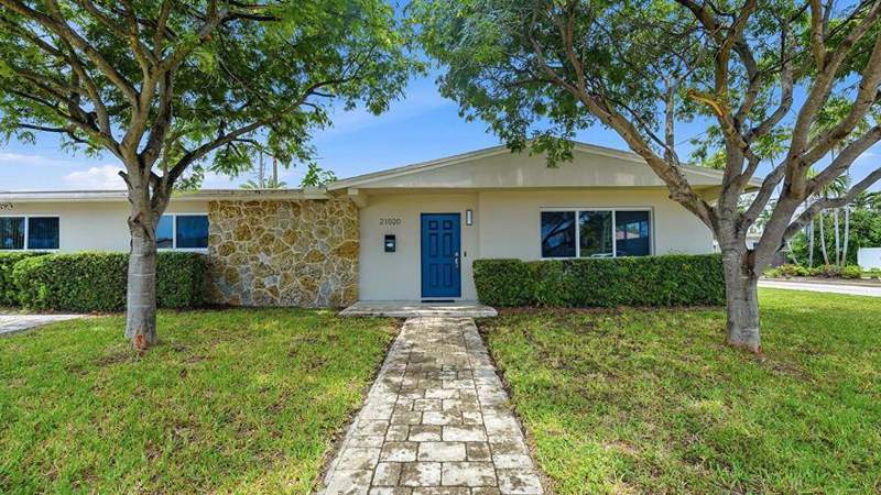 4 bedroom SingleFamilyResidence at 21020 Highland Lakes Boulevard, Highland Lakes Sec 3, Miami — photo 2