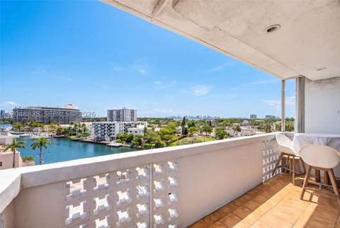 7118 Bonita Dr 705, Miami Beach FL - photo 11 of 32