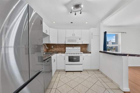 7118 Bonita Dr 705, Miami Beach FL - photo 7 of 32