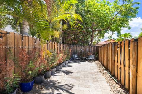 11035 NW 47th Ln, Doral FL - photo 16 of 25