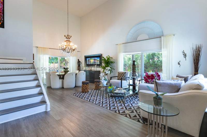 4 bedroom SingleFamilyResidence at 11035 NW 47th Ln, Doral Meadows 1st Addn, Doral — photo 4