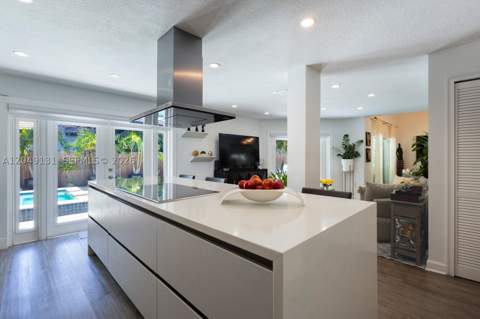 11035 NW 47th Ln, Doral FL - photo 9 of 25
