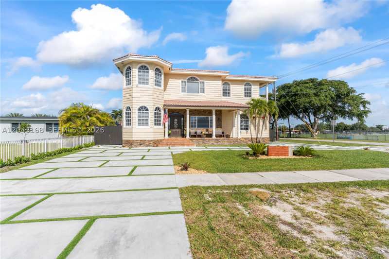 7 bedroom SingleFamilyResidence at 901 Dove Ave, Vann Sub, Miami Springs — photo 1