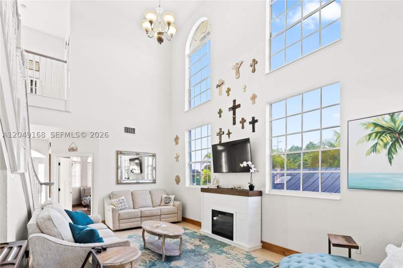 7 bedroom SingleFamilyResidence at 901 Dove Ave, Vann Sub, Miami Springs — photo 4