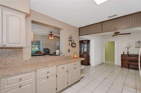 292 W 39th Pl, Hialeah FL - photo 11 of 39