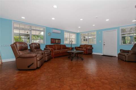 292 W 39th Pl, Hialeah FL - photo 16 of 39