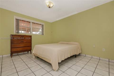 292 W 39th Pl, Hialeah FL - photo 19 of 39