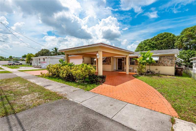 6 bedroom SingleFamilyResidence at 292 W 39th Pl, Anacris Addn To Hialeah R, Hialeah — photo 2