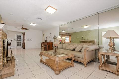 292 W 39th Pl, Hialeah FL - photo 6 of 39