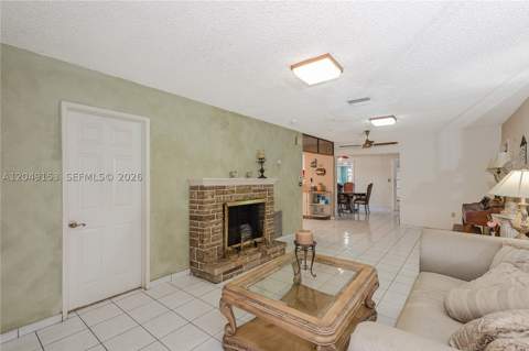 292 W 39th Pl, Hialeah FL - photo 7 of 39