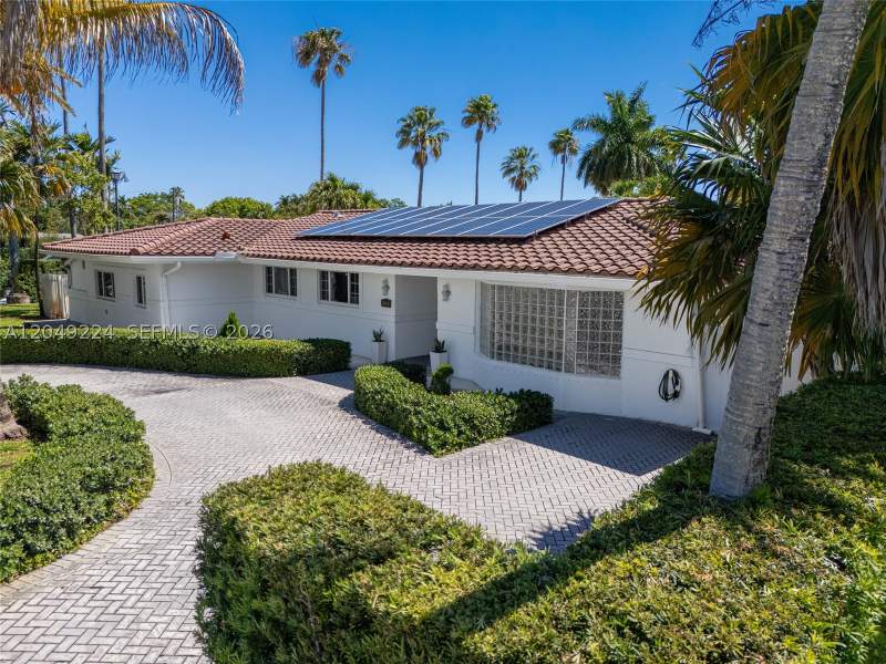 5 bedroom SingleFamilyResidence at 20235 Highland Lakes Blvd, Highland Lakes Sec 2, Miami — photo 2