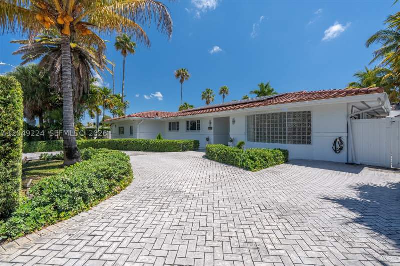 5 bedroom SingleFamilyResidence at 20235 Highland Lakes Blvd, Highland Lakes Sec 2, Miami — photo 3