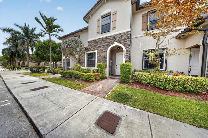 3 bedroom Townhouse at 11464 SW 248th Ln, Coco Palm Estates, Homestead — photo 5
