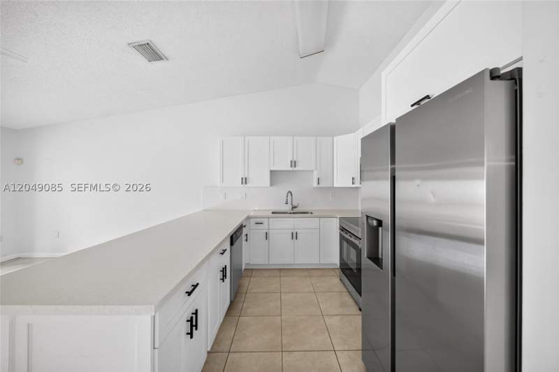 3 bedroom SingleFamilyResidence at 14412 SW 115th St, California Hills, Miami — photo 2