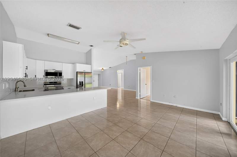 3 bedroom SingleFamilyResidence at 14412 SW 115th St, California Hills, Miami — photo 3