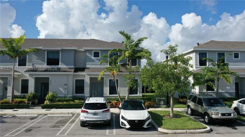 3 bedroom Townhouse at 438 NE 12th St, Miami Land And Developmen, Florida City — photo 1