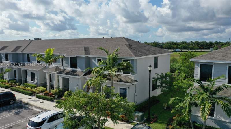 3 bedroom Townhouse at 438 NE 12th St, Miami Land And Developmen, Florida City — photo 2