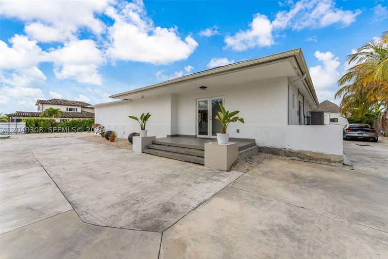 3 bedroom SingleFamilyResidence at 32106 SW 206th Ave, Emerald Greens Sub, Homestead — photo 2