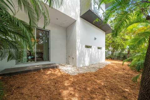 3253 Mcdonald St, Miami FL - photo 16 of 65