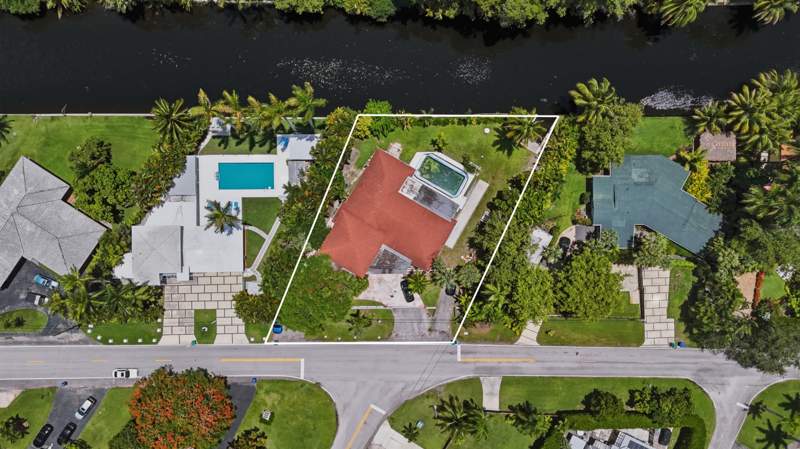 4 bedroom SingleFamilyResidence at 11401 W Biscayne Canal Road, Yancey Sub, Miami — photo 3