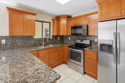 10528 SW 69th Ter, Miami FL - photo 15 of 39