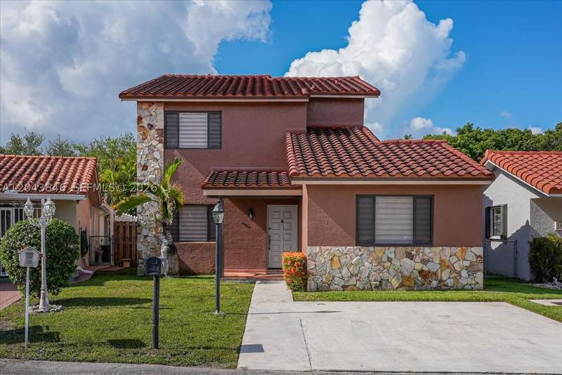 4 bedroom SingleFamilyResidence at 10528 SW 69th Ter, Pueblo Del Sol Sec 4, Miami — photo 2