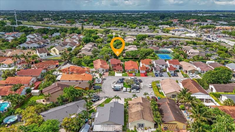 4 bedroom SingleFamilyResidence at 10528 SW 69th Ter, Pueblo Del Sol Sec 4, Miami — photo 4