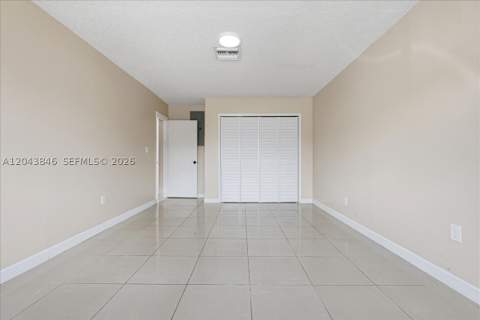 10528 SW 69th Ter, Miami FL - photo 8 of 39