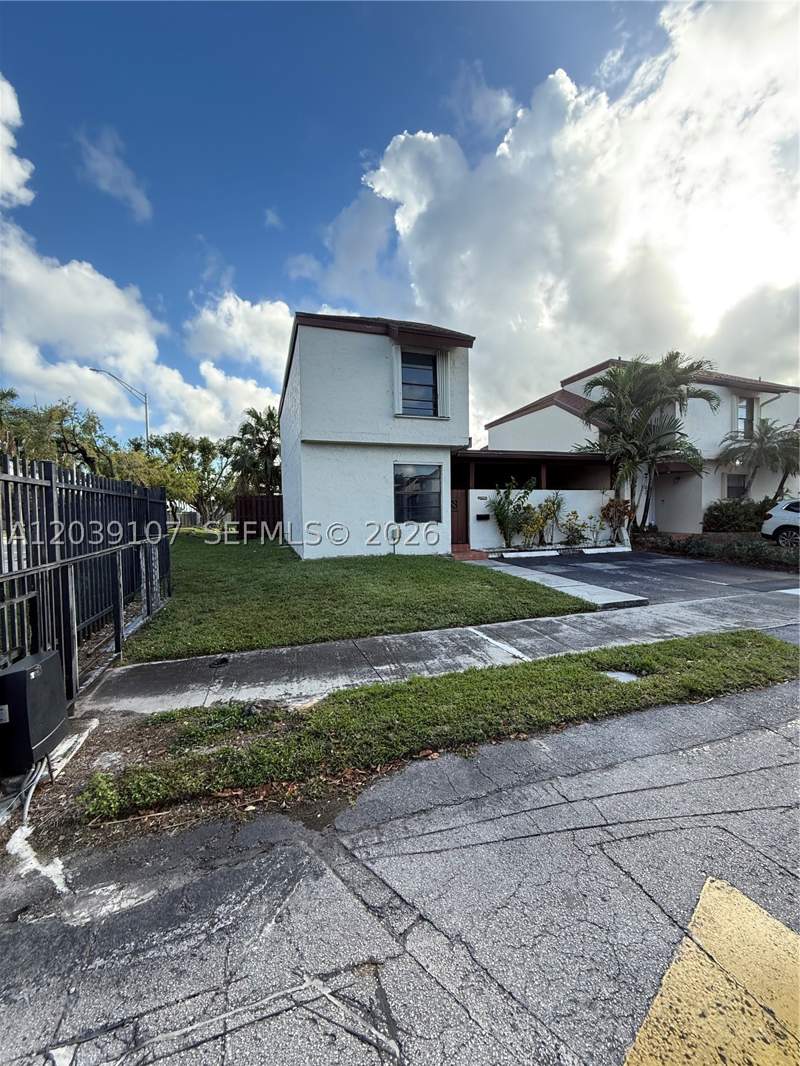 3 bedroom Condominium at 9700 NW 6th Ln 9700, East Wind Lake Village, Miami — photo 3