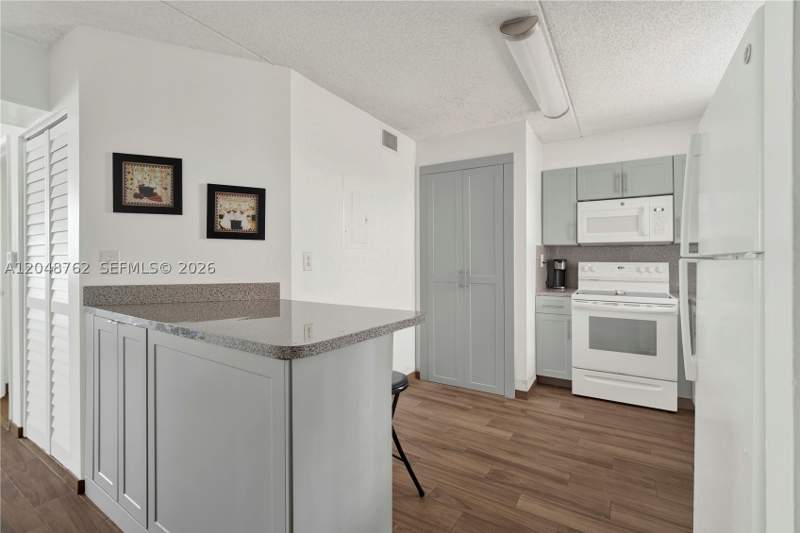 1 bedroom Condominium at 6195 NW 186th St 113, Mirassou Condo, Hialeah — photo 2