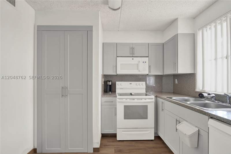 1 bedroom Condominium at 6195 NW 186th St 113, Mirassou Condo, Hialeah — photo 3