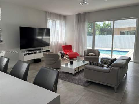 7433 NW 99th Ave, Doral FL - photo 8 of 29