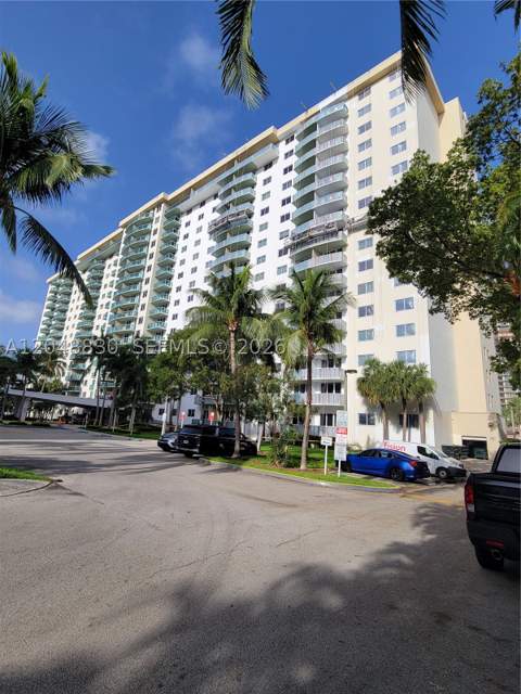 19390 Collins Ave 220, Sunny Isles Beach FL - photo 19 of 30