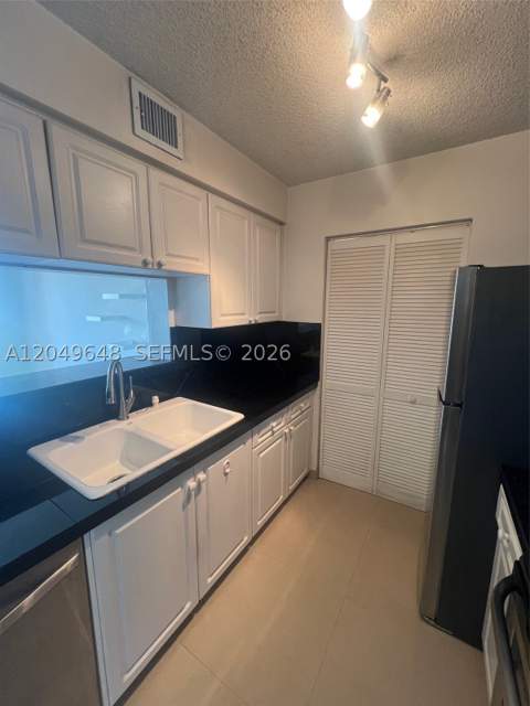 19601 E Country Club Dr 7405, Aventura FL - photo 10 of 45