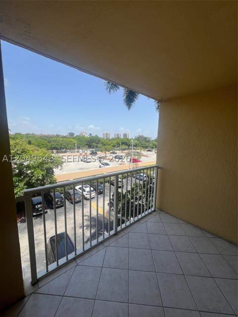 19601 E Country Club Dr 7405, Aventura FL - photo 15 of 45