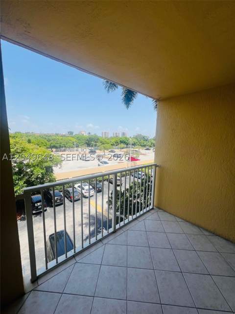 19601 E Country Club Dr 7405, Aventura FL - photo 21 of 45