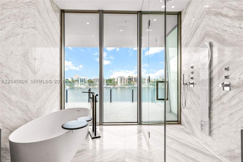 3 bedroom Condominium at 5 Grove Isle L405, Vita Grove Isle, Miami — photo 4