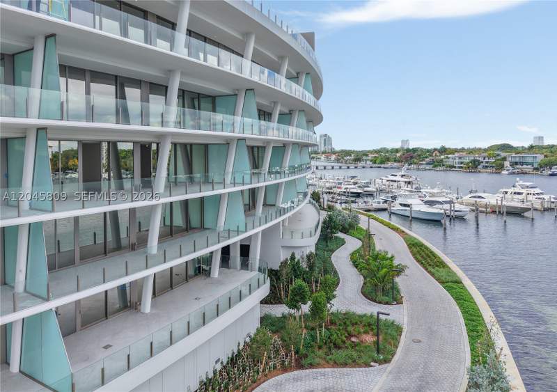 3 bedroom Condominium at 5 Grove Isle L405, Vita Grove Isle, Miami — photo 5