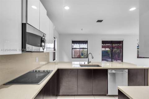 8850 NW 99th Path, Doral FL - photo 10 of 33