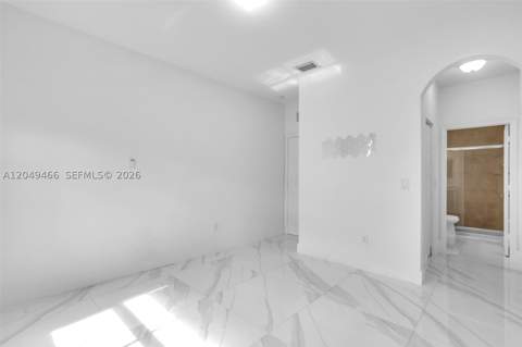 8850 NW 99th Path, Doral FL - photo 15 of 33
