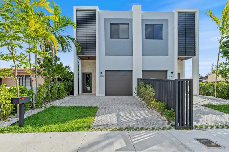 4 bedroom Townhouse at 2787 SW 34th Ave, Silver Bluff Gardens, Miami — photo 3